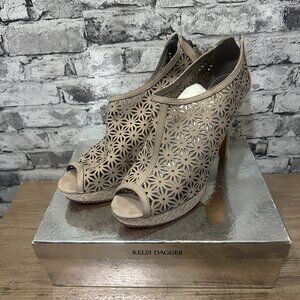 EUC Kelsi Dagger Warm Gray Heels Size 10